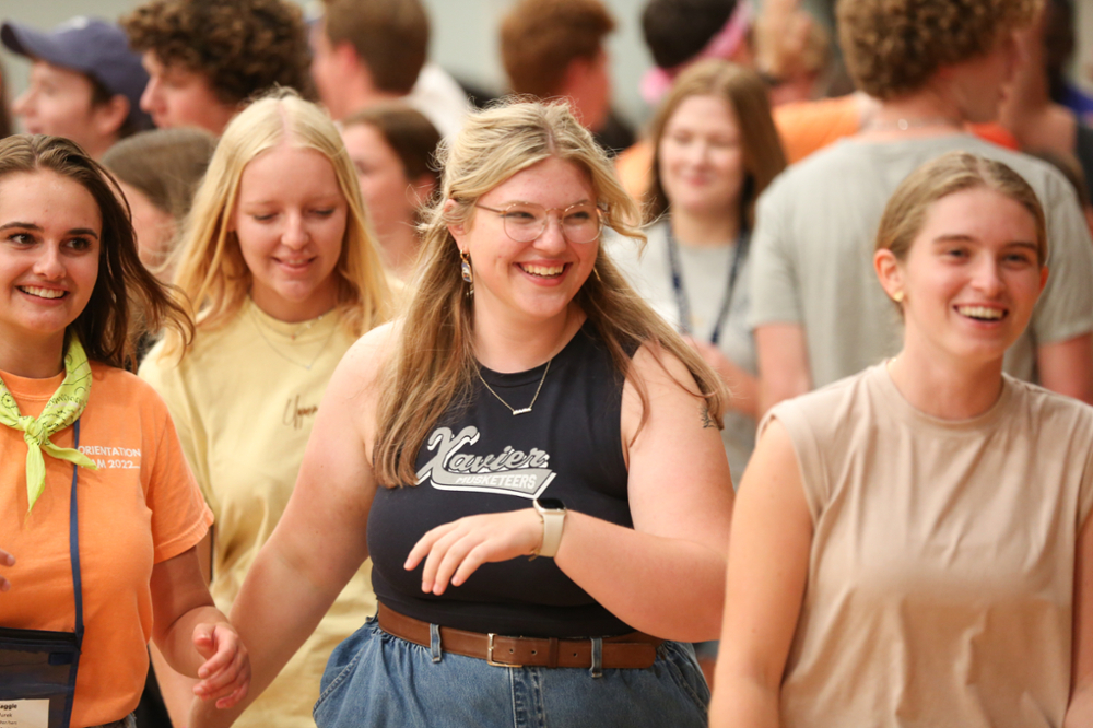 Photo of a Manresa leader leading a group of (Communter) students